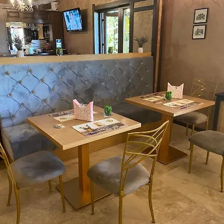 Hotel Yarus 3*