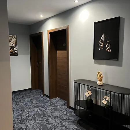 Hotel Yarus 3*