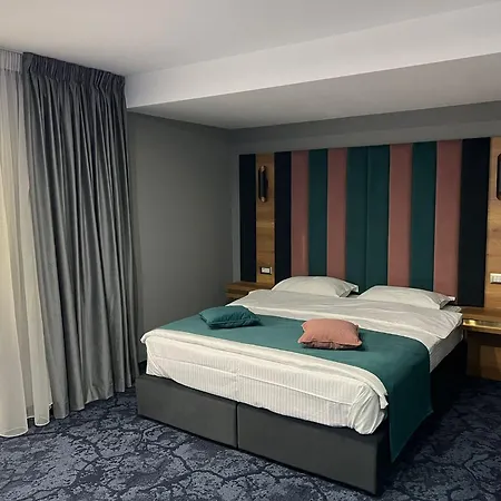 Yarus Hotel
