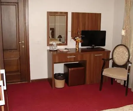 Hotel Yarus 3*